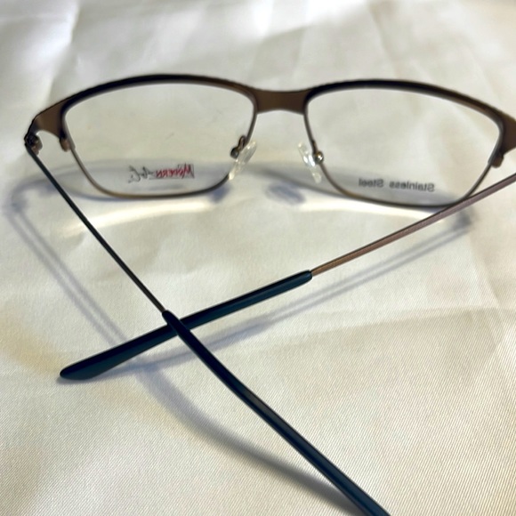 Modern art stainless steel eyeglass frame - Picture 4 of 4